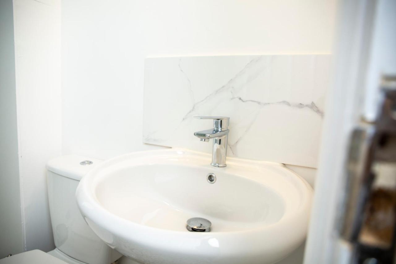 Modern Townhouse Apartment With Free Parking And Wifi Stratford-upon-Avon Extérieur photo