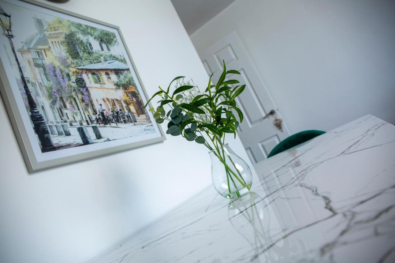 Modern Townhouse Apartment With Free Parking And Wifi Stratford-upon-Avon Extérieur photo