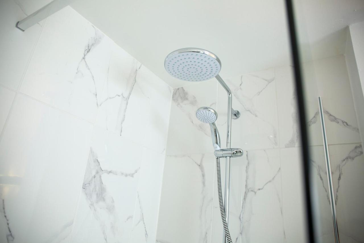 Modern Townhouse Apartment With Free Parking And Wifi Stratford-upon-Avon Extérieur photo