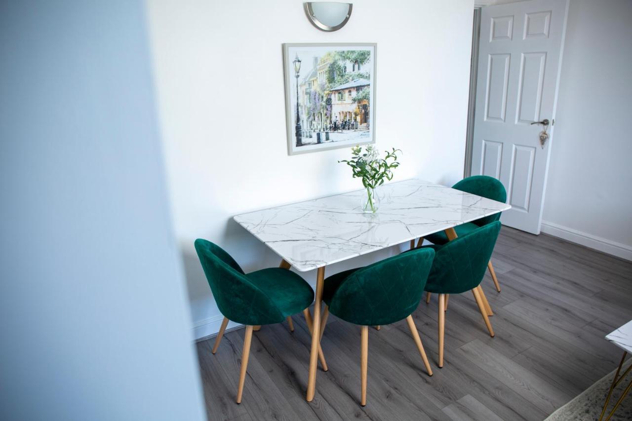 Modern Townhouse Apartment With Free Parking And Wifi Stratford-upon-Avon Extérieur photo